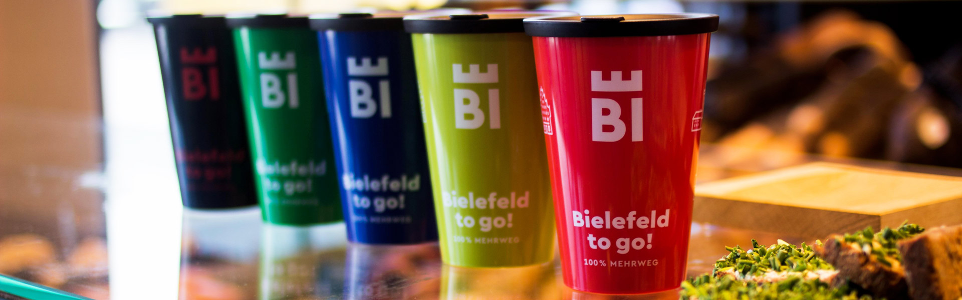 ORNAMIN-Referenzen-Bielefeld-to-go ORNAMIN-bunte Great Gloria Becher mit Deckel-Bielefeld-To-go