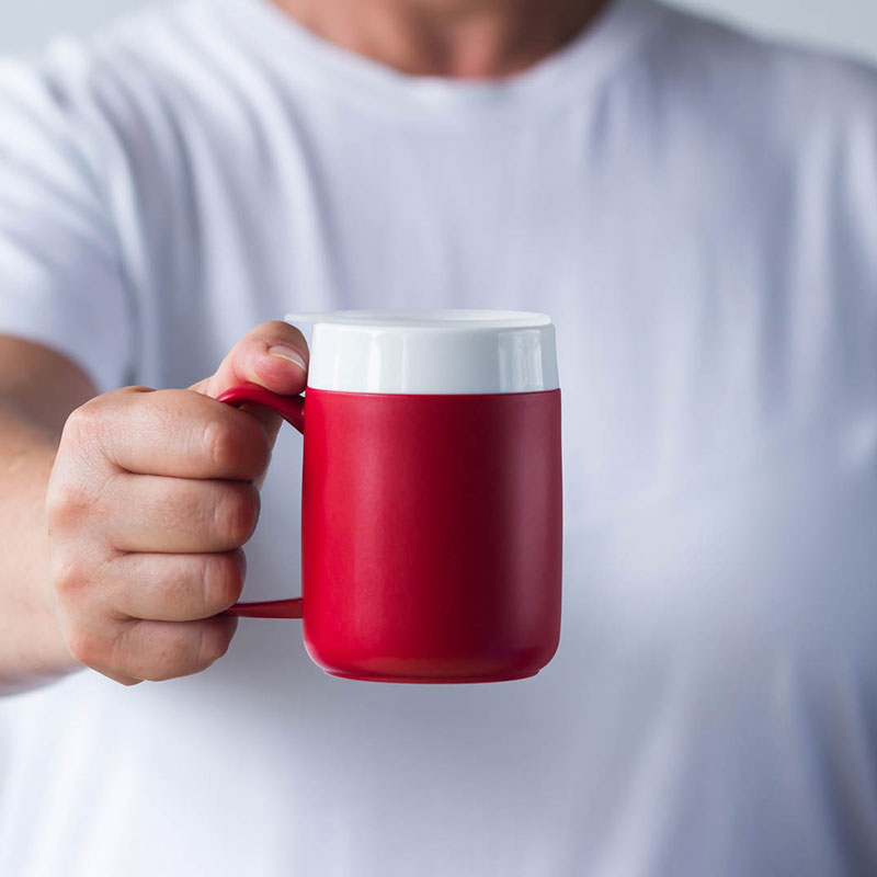 Mug with internal cone with therapeutic drinking lid