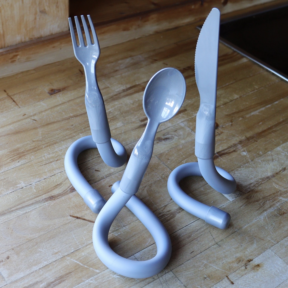 Plastic spoon with flexible handle