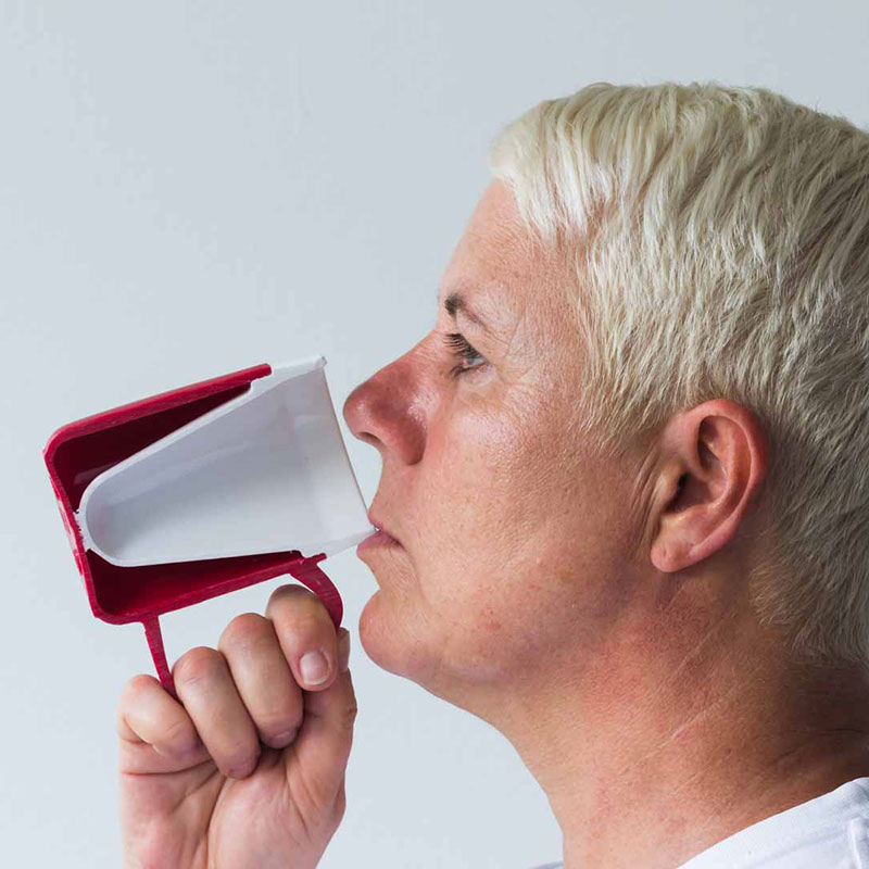 Becher mit Trink-Trick Becher mit Trink-Trick