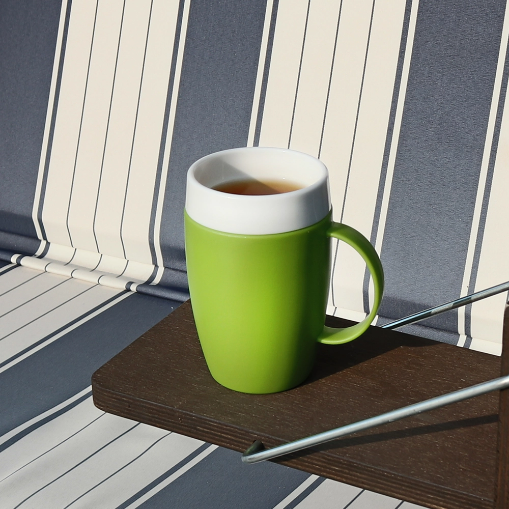 Becher mit Trink-Trick Becher mit Trink-Trick