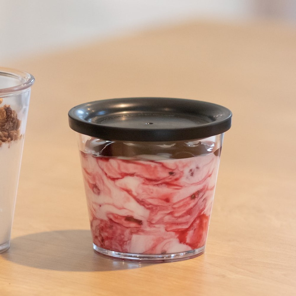 ORNAMIN Coffee To go Mehrwegbecher gefüllt mit Dessert